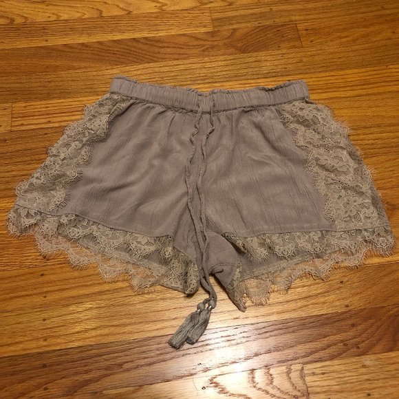 American Eagle Outfitters Pants - American Eagle lacey shorts